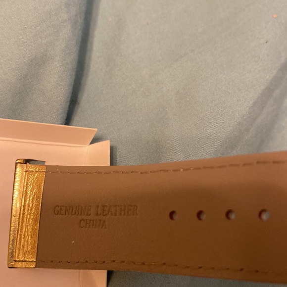 Avon Gold Watch - Picture 3 of 6